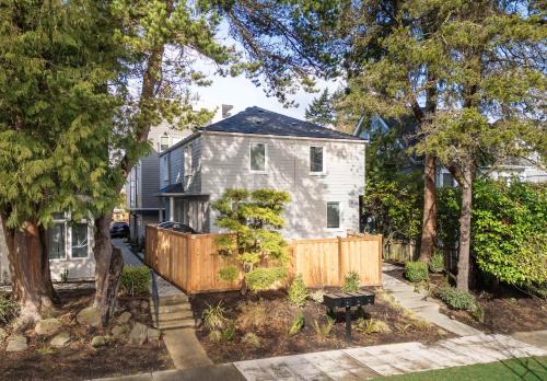 West Seattle Retreat w 3 AC - Near Alki Beach