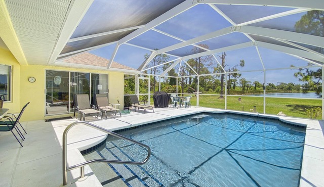 Weston's Water Watch, heated pool, sleeps 6