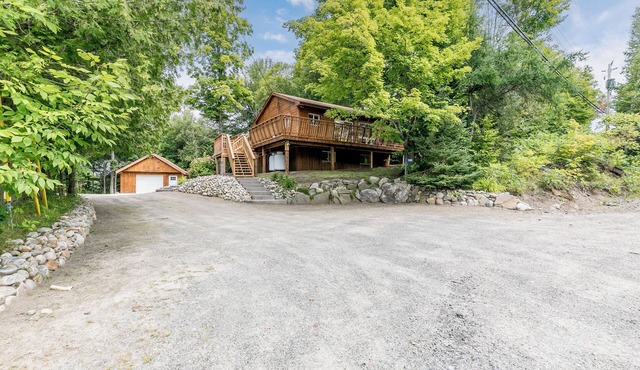 Whimsical Muskoka Cottage in beautiful Hidden Valley