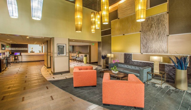 Wonderful Stay! Seasonal Pool, Parking, Pets Allowed, Near Bellevue Square