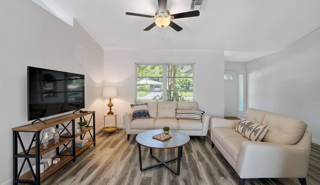 Wonderful Vacation Home Near Siesta Key Beach