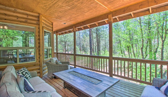 Wooded Hideaway! Spacious Show Low Log Cabin