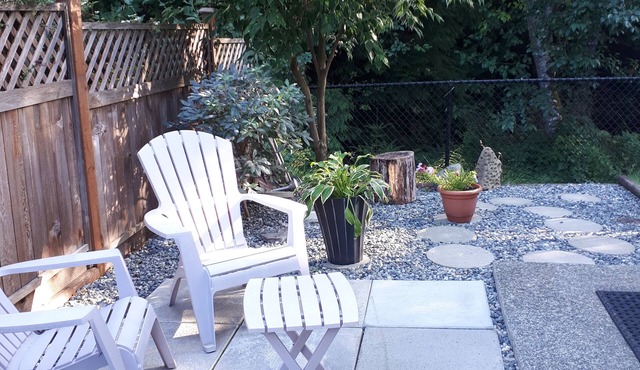 Words & Woods: a cozy, peaceful stay in beautiful Ladysmith B.C.