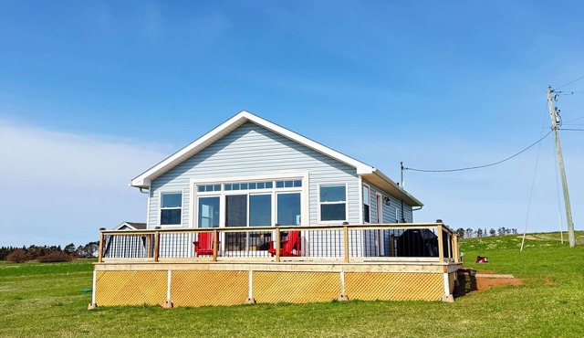 Your 2 bedroom Blue Cottage Just 2 Minutes away from the Sands of Cousin’s Shore