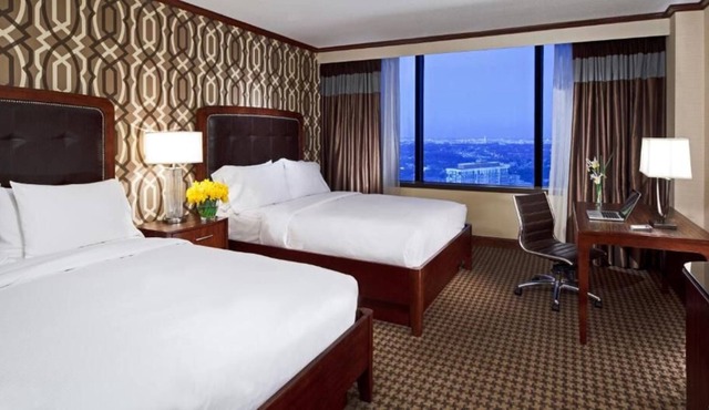 Your Relaxing Getaway Awaits! Onsite Restaurant and Bar, Pool, Pets Allowed