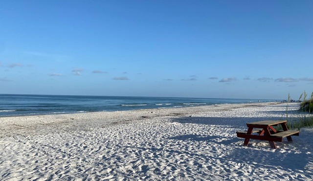 Your very own Private Beach Cottage-walk to the beach