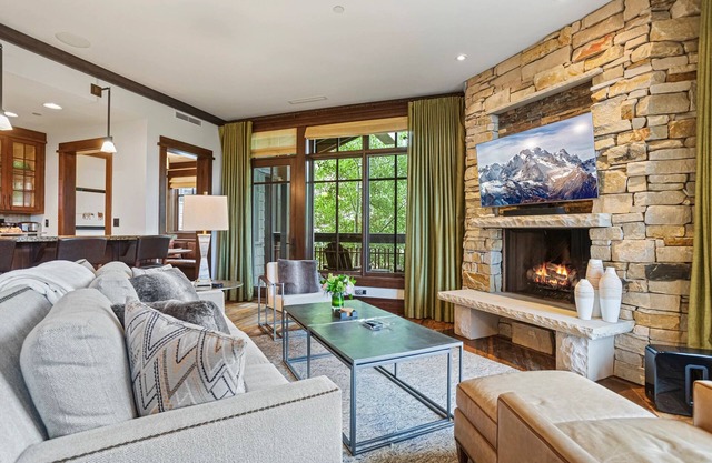 Arrowleaf Lodge at Deer Valley Resort - Three Bedroom Residence #203