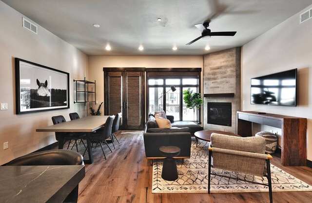 Blackstone Residence w/Pool & Hot tub