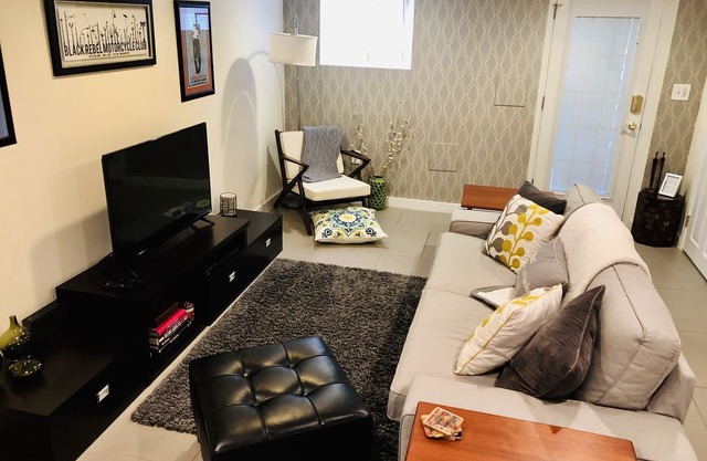 Cozy, Hip Petworth Apartment Minutes Walk To Metro And DC's Best Sites