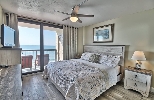 Family Friendly Top Floor Oceanfront Sleeps 6 Balcony Pools