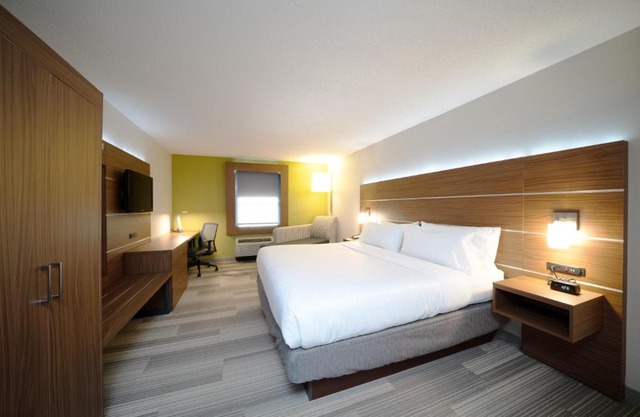 Holiday Inn Express Prince Frederick Ihg Hotel 