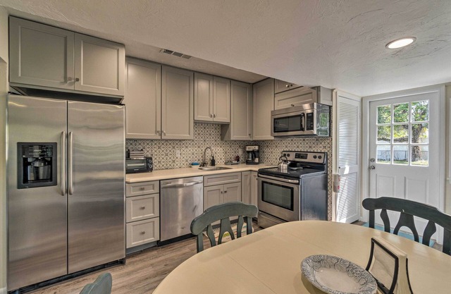 Quiet & Cozy Sarasota House w/Yard: Pet Friendly!