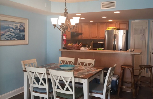 SeapointeVillage oceanview-Exceptional Ocean&Main pool views-free WIFI - 1BR+den