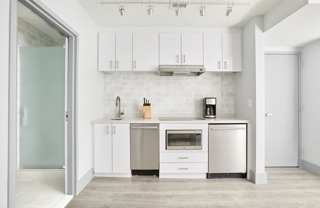 Sonder | The Grace | Modern Studio + Courtyard