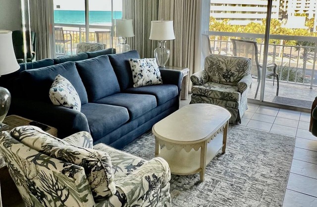 South Hampton 305-Bathrooms Recently Updated