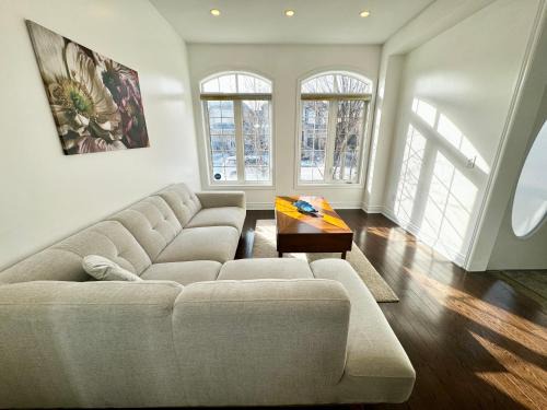 Brampton House | 3500 SqFt - Modern and Comfort - 4 BDRM Getaway - Relax - Unwind - Explore - Near Airport & Toronto Downtown