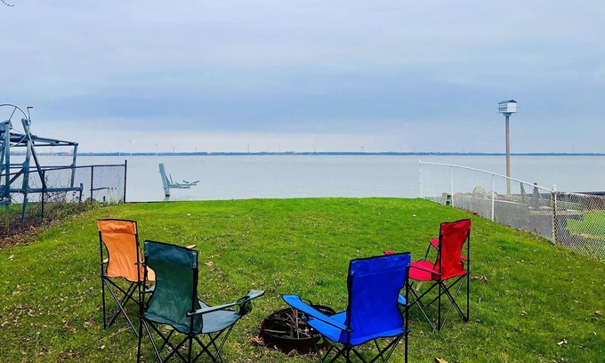 Harwich Cabin | Beautiful waterfront property sitting on Rondeau bay!!