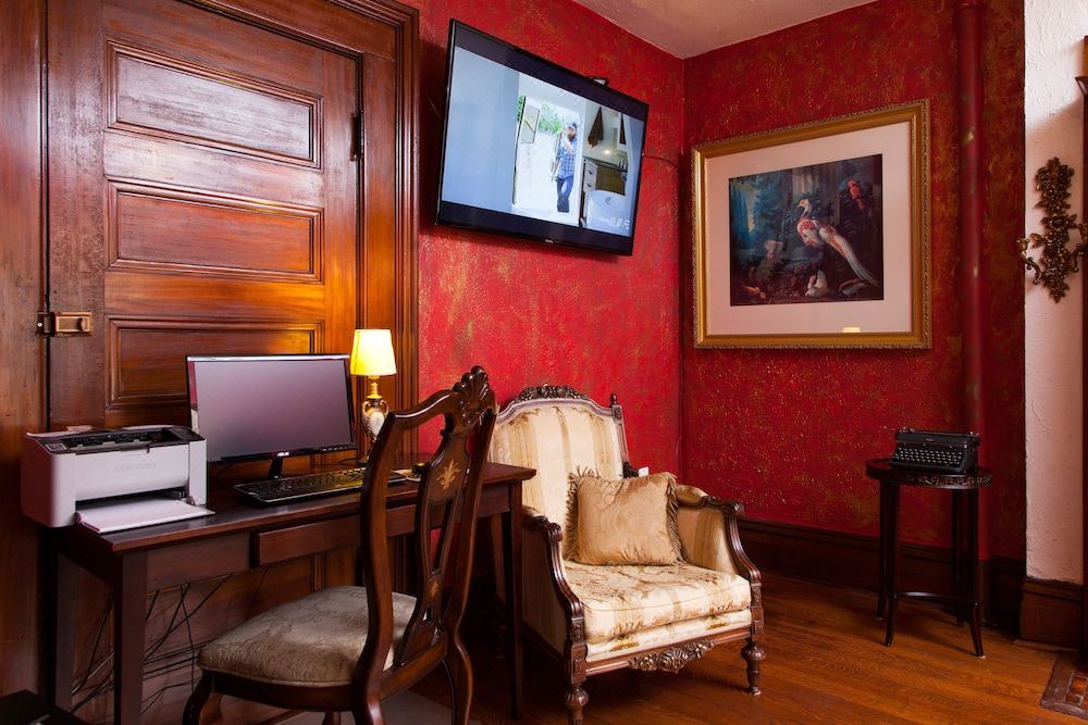 Photo of Livingroom in Adams Morgan