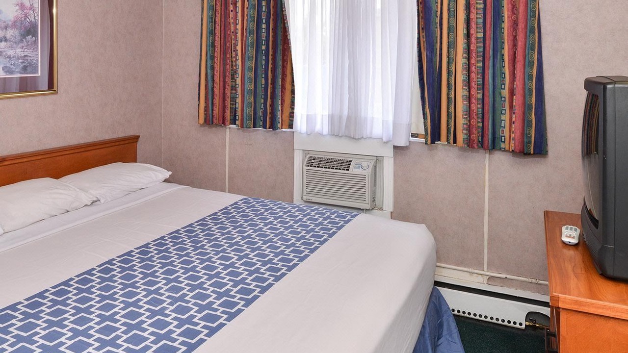 Photo of Bedroom in Banff Trail