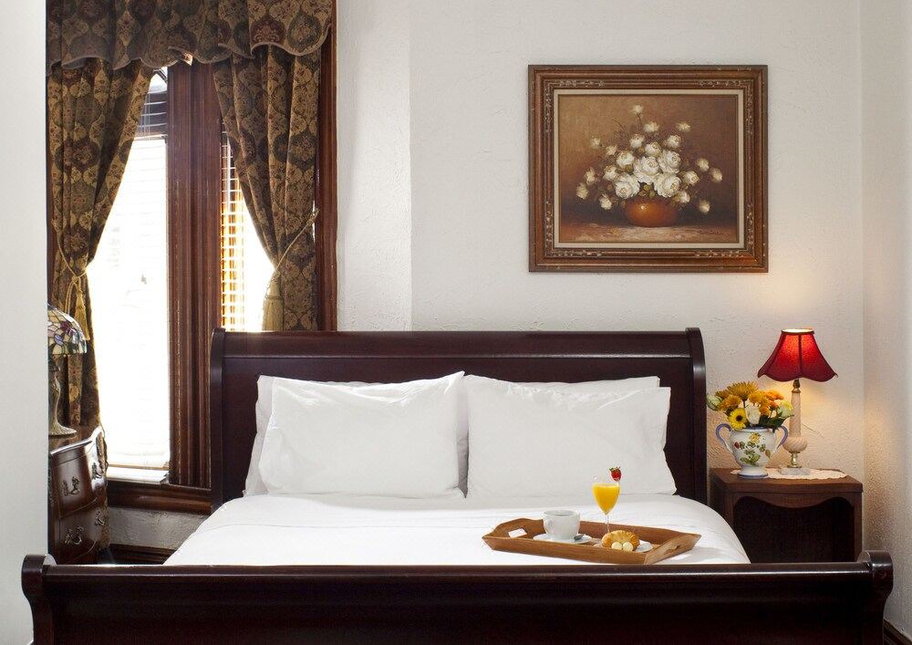 Photo of Bedroom in Adams Morgan