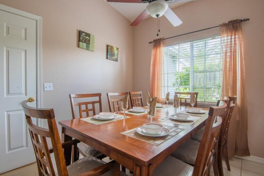 Photo of Livingroom in Hillcrest Estates
