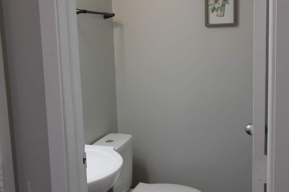 Photo of Bathroom in Knolls West