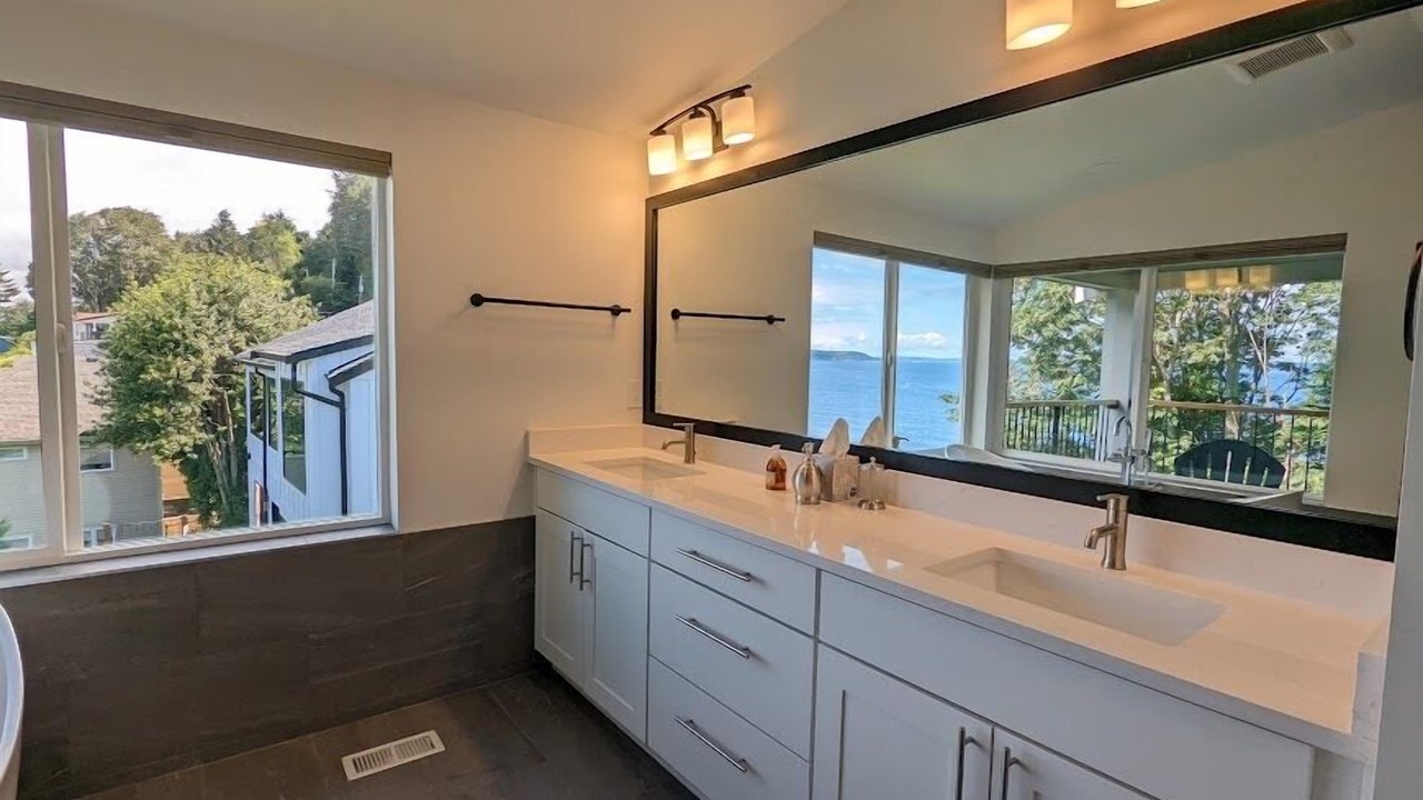 Photo of Bathroom in North Admiral