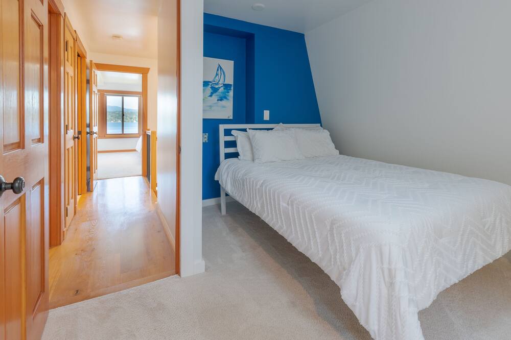 Photo of Bedroom in Northeast Bellevue