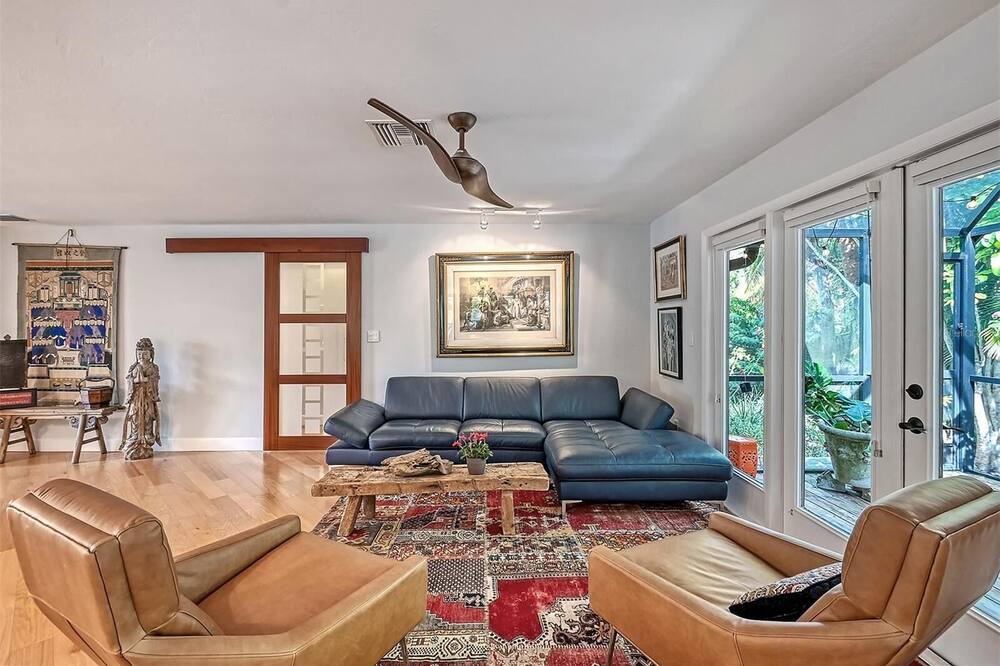 Photo of Livingroom in Bay Isle