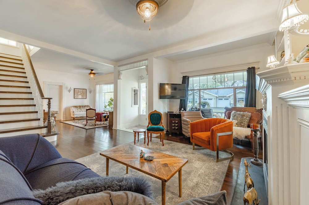 Photo of Livingroom in Chemainus