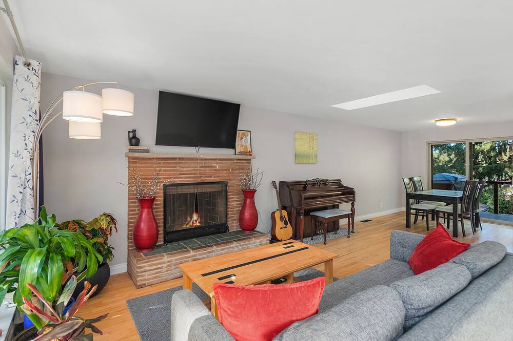 Photo of Livingroom in Olympic Hills