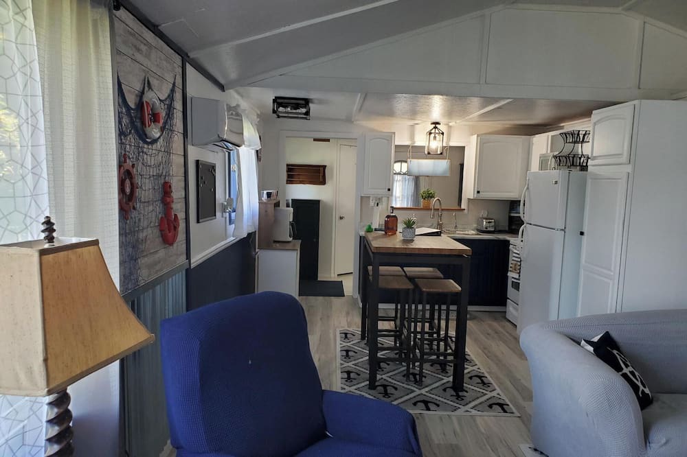 Photo of Livingroom in Evart