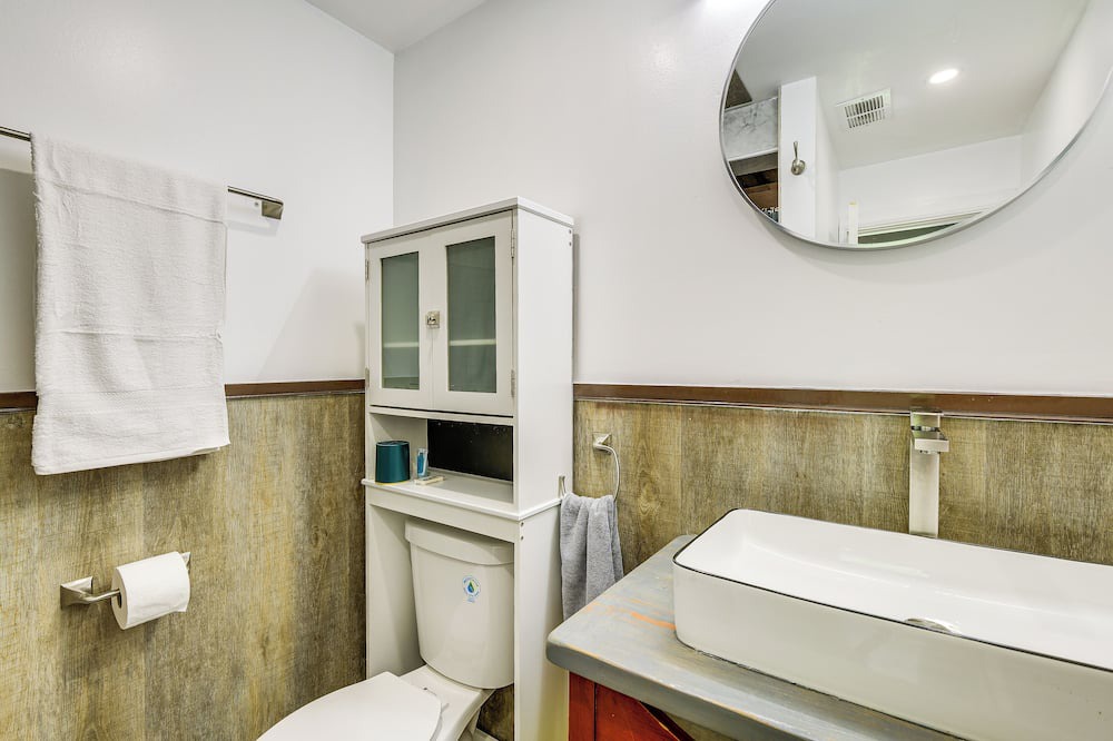 Photo of Bathroom in Glenarden
