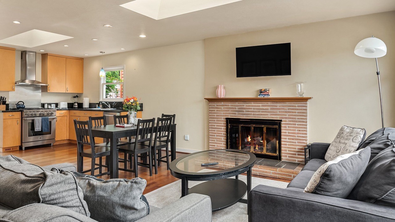 Photo of Livingroom in Columbia City