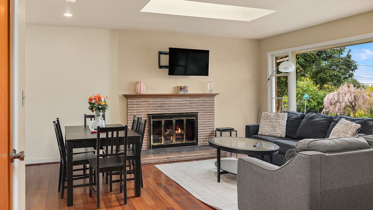 Photo of Livingroom in Columbia City