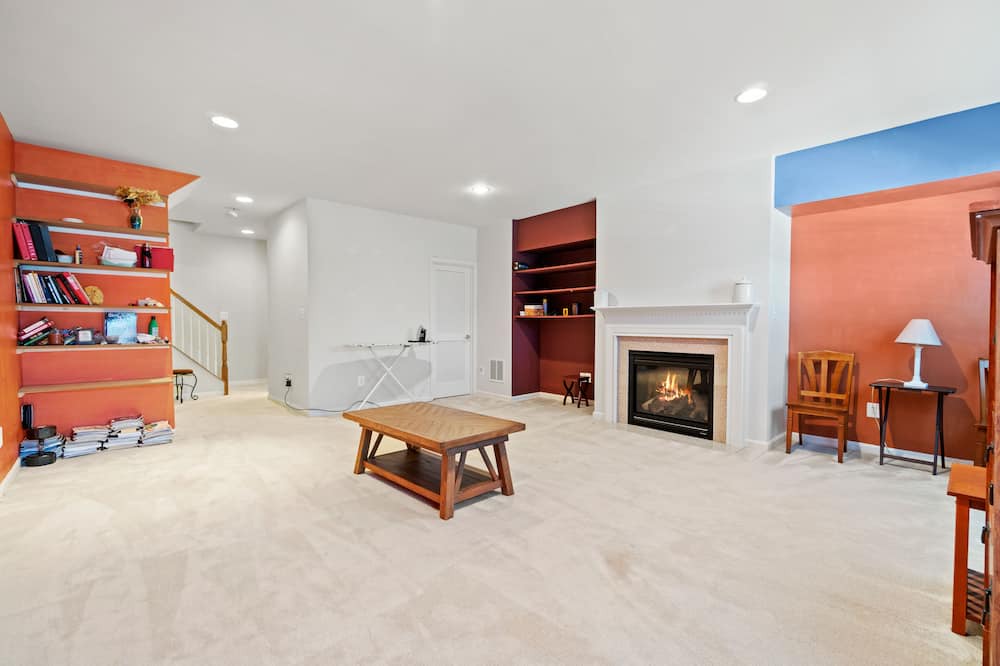 Photo of Livingroom in Bristow
