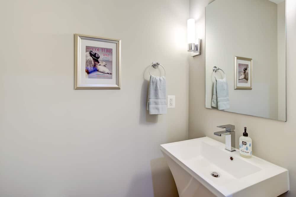 Photo of Bathroom in Near Northeast