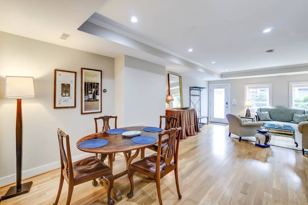 Photo of Livingroom in Near Northeast