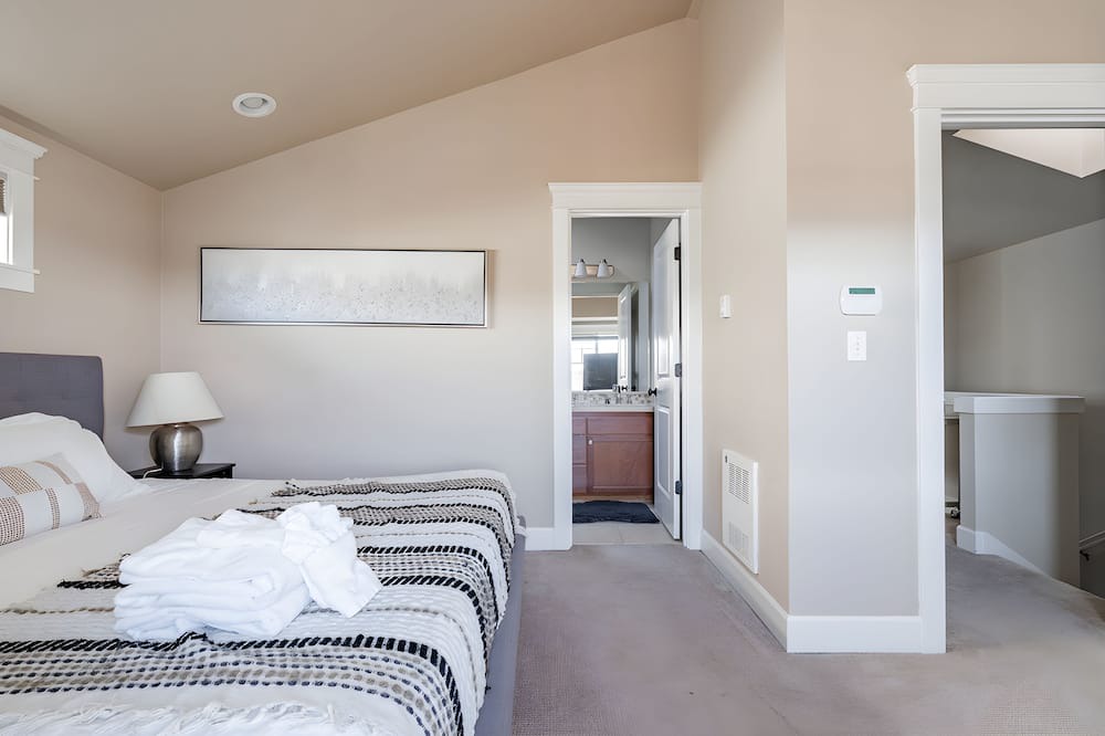 Photo of Bedroom in Eastlake