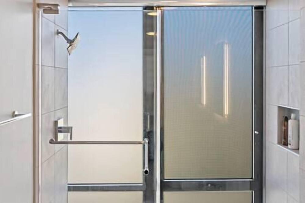Photo of Bathroom in Shaw