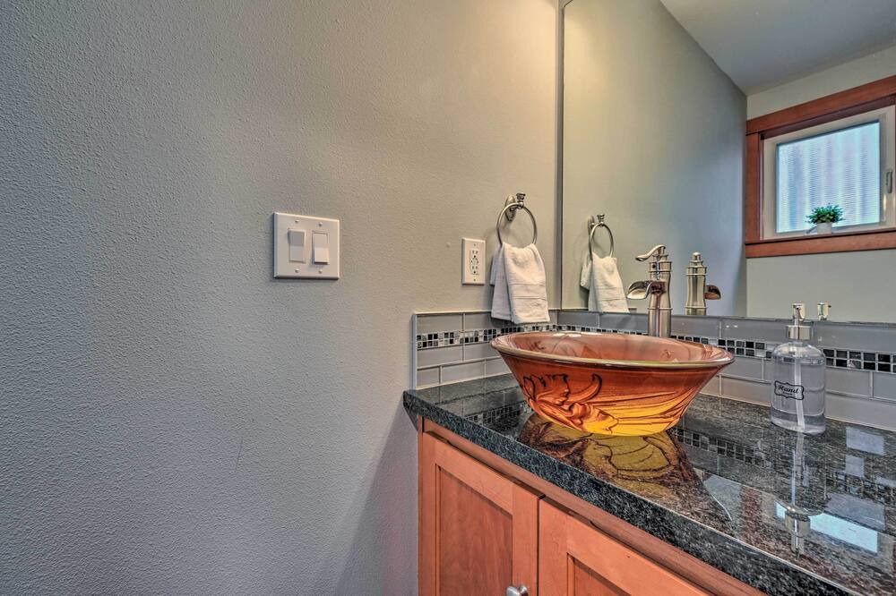 Photo of Bathroom in Green Lake