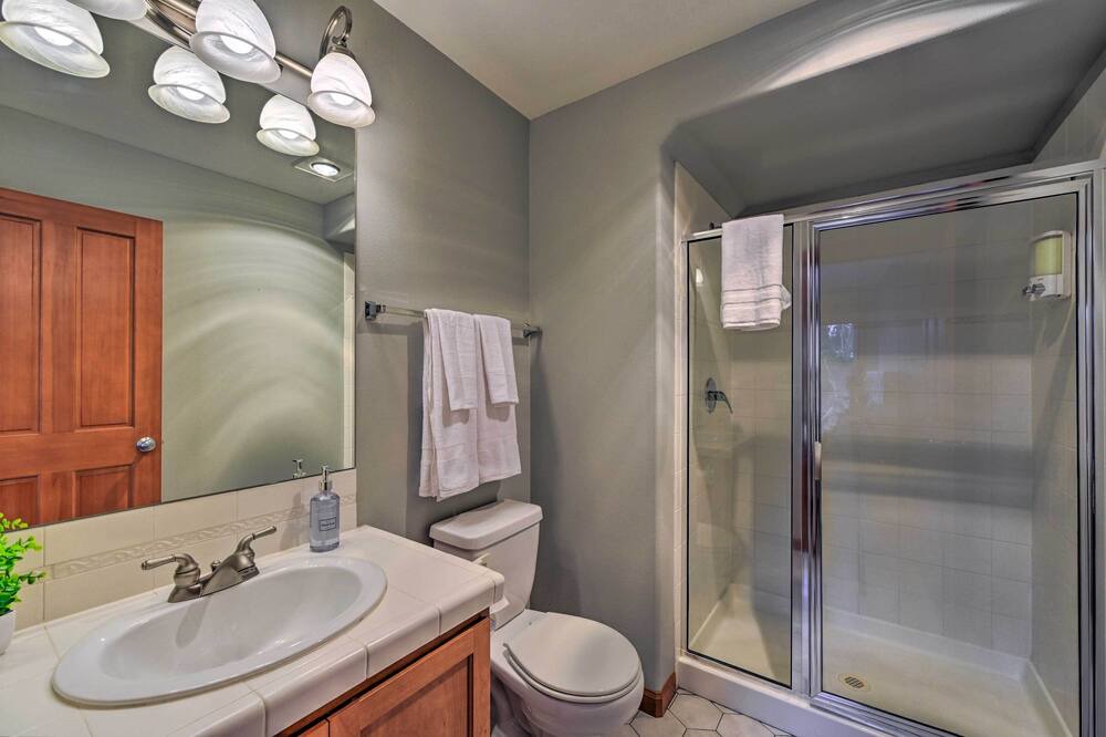 Photo of Bathroom in Green Lake