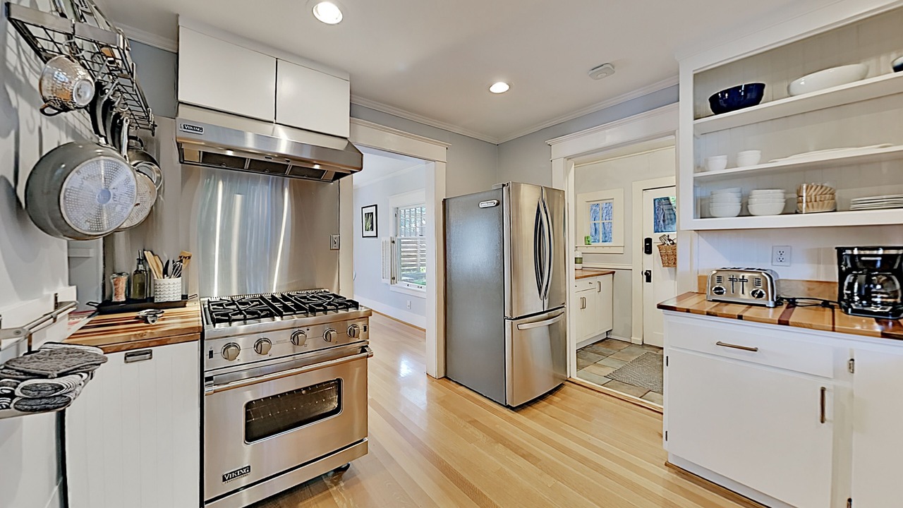 Photo of Kitchen in Southeast Magnolia