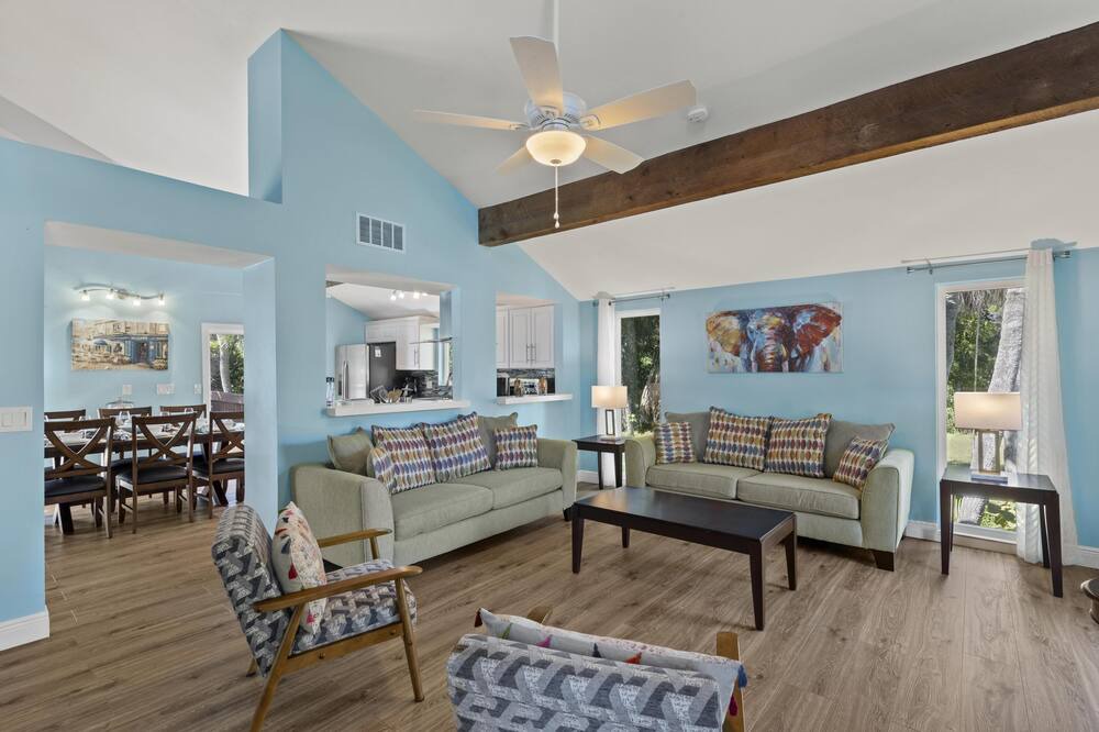 Photo of Livingroom in Bay Isle