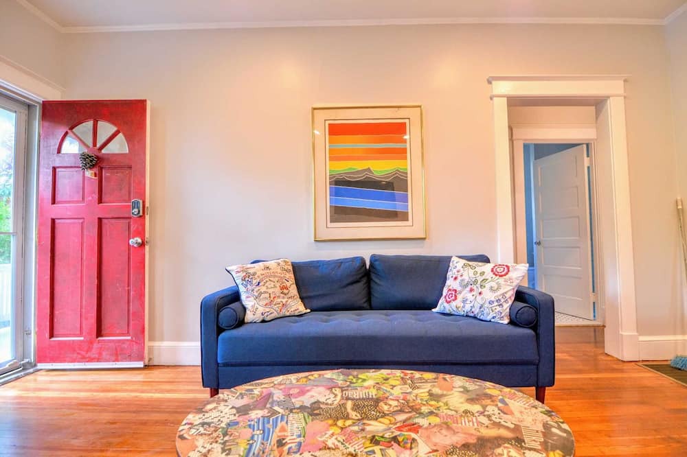 Photo of Livingroom in Takoma Park