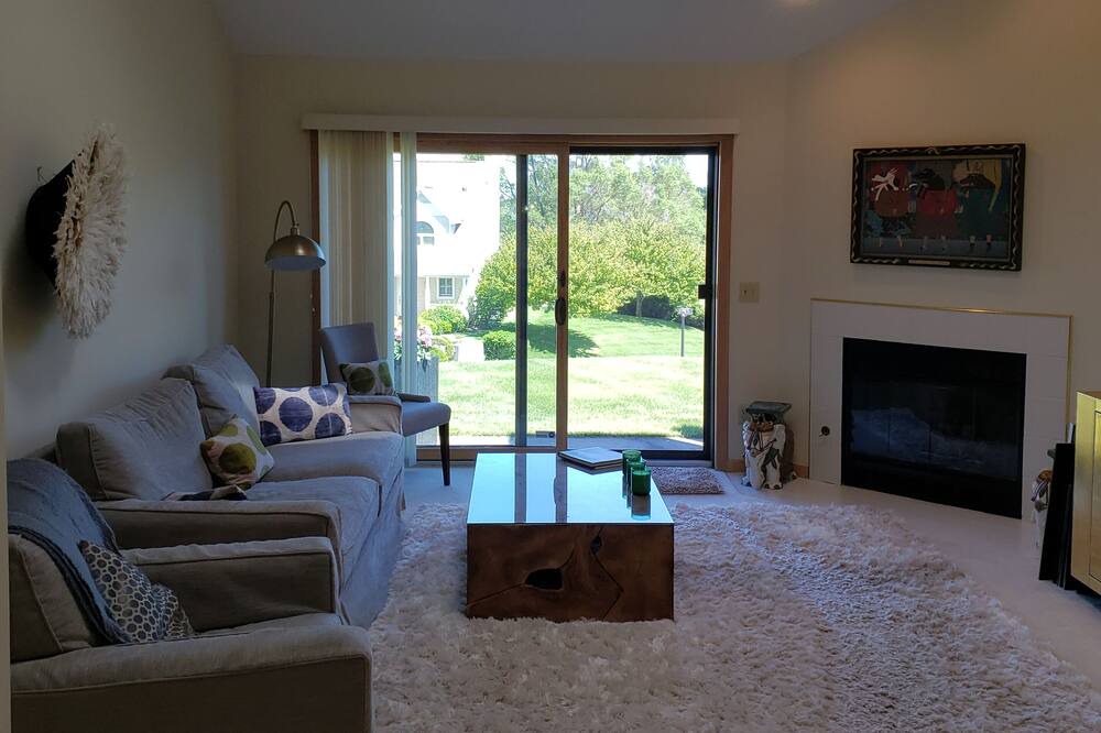 Photo of Livingroom in Suttons Bay