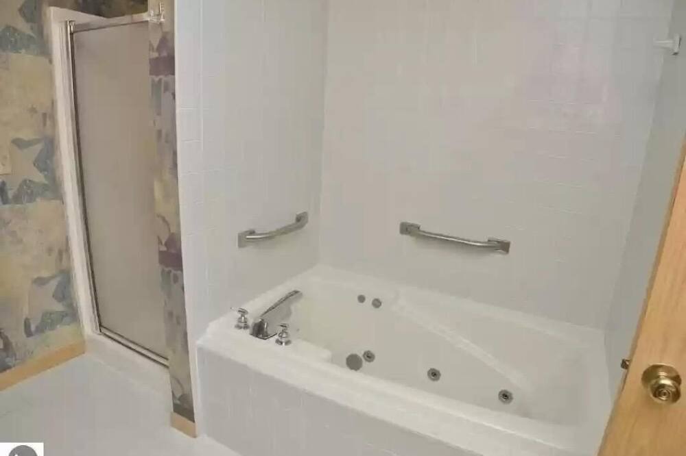 Photo of Bathroom in Suttons Bay