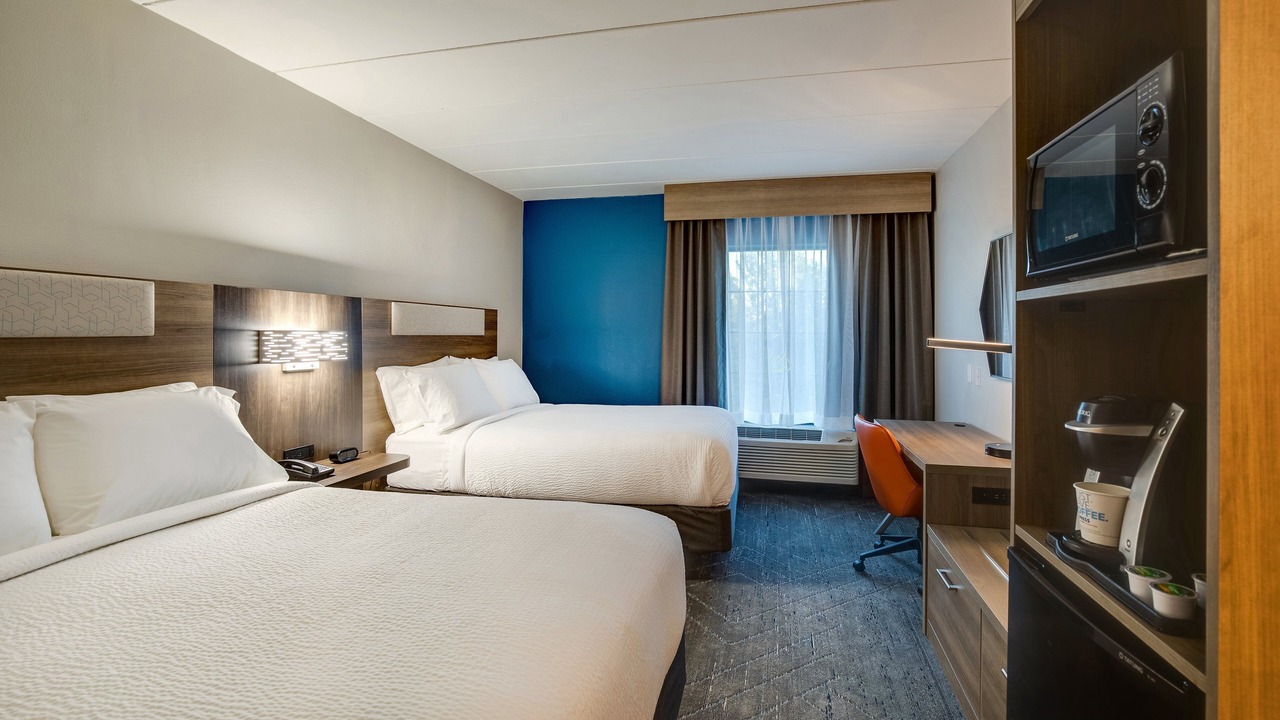 Photo of Bedroom in Lake Arbor
