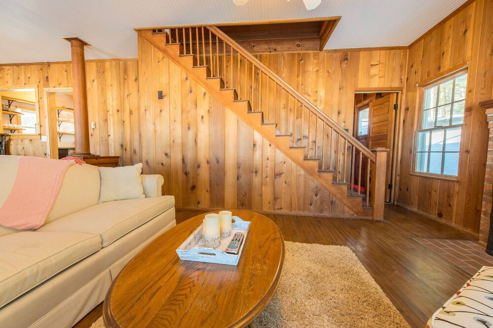 Photo of Livingroom in Boyne City