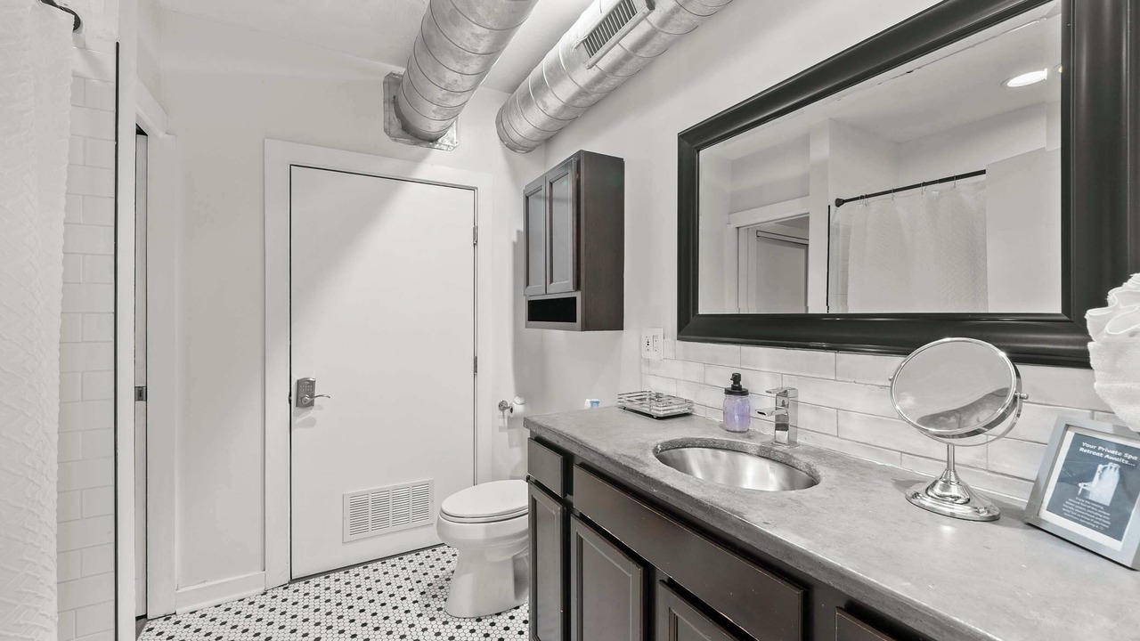 Photo of Bathroom in Short North